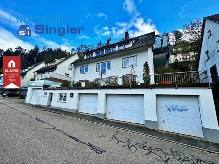 Ansicht mit Garage - Wohnung kaufen in Triberg im Schwarzwald - BEZUGSFREI- TOP-ZUSTAND- GARAGE