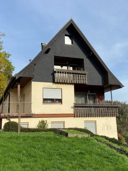 Titelbild - Haus kaufen in Nagold - Wohnhaus mit Scheune und Baumwiese