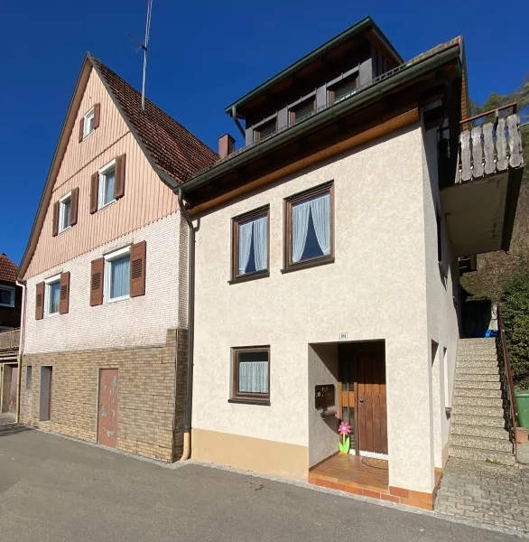 Titelbild - Haus kaufen in Nagold-Iselshausen - Älteres Einfamilienhaus mit Potenzial in Iselshausen