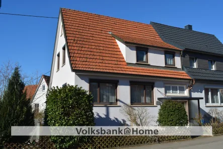 Titelbild - Haus kaufen in Kirchentellinsfurt - Sympathische Doppelhaushälfte in ruhiger Wohnlage - modernisierungsbedürftig