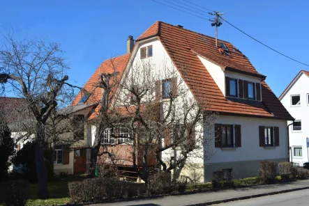 Titelbild - Haus kaufen in Nehren - Charmantes Zweifamilienhaus aus den 1920 er Jahren  - modernisierungsbedürftig -