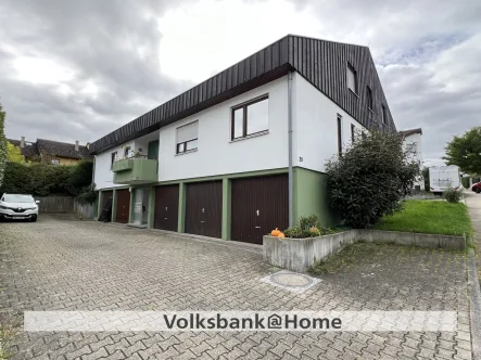 Ansicht - Wohnung kaufen in Herrenberg - Renovierungsbedürftige 2-Zi.-EG-Wohnung mit Garage