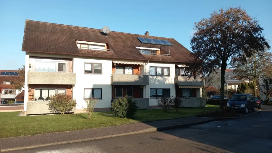 Außenansicht_Front - Wohnung kaufen in Michelfeld - Gemütliche 3,5-Zimmer-Dachgeschosswohnung