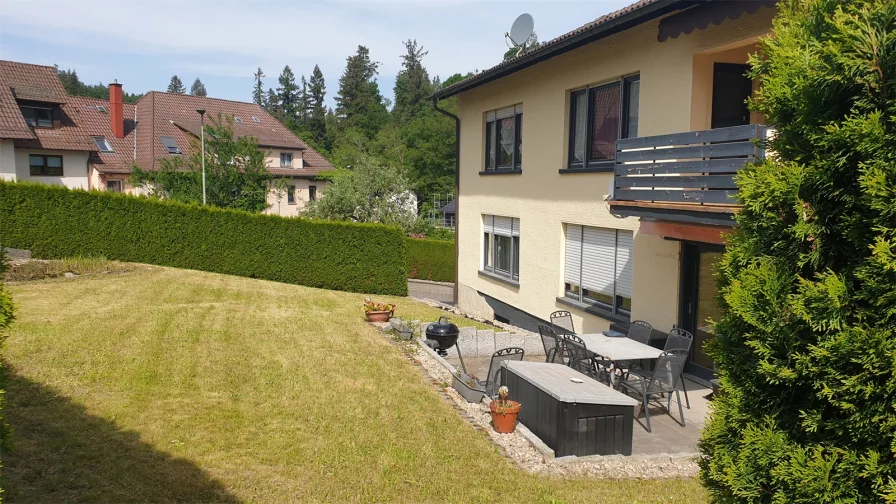 Gartenansicht - Haus kaufen in Pforzheim - 2 Familienhaus mit Einliegerwohnung in sonniger Lage