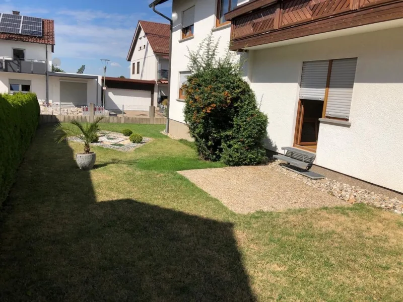 Garten - Wohnung kaufen in Pforzheim - Eigentumswohnung im EG mit Terrasse und Gartenanteil!