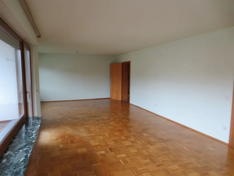 Wohnzimmer - Wohnung kaufen in Pforzheim - Etagenwohnung mit 109,18qm, Balkon und Stellplatz zu verkaufen 