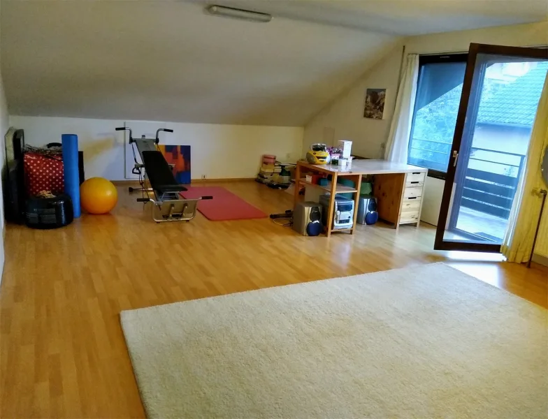 Wohnzimmer im OG mit Balkon