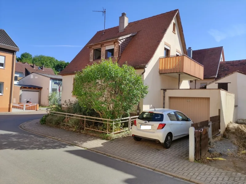 Außenansicht - Haus kaufen in Königsbach-Stein - Freistehendes Einfamilienhaus mit viel Potenial