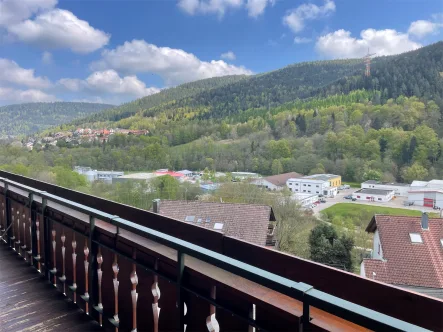 Ausblick - Wohnung kaufen in Bad Wildbad -  3,5 Zimmer Eigentumswohnung mit Traumaussicht in ruhiger Lage