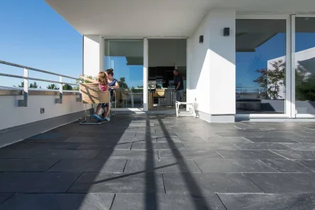 Muster Dachterrasse - Haus kaufen in Königsbach-Stein - Wie ein Bungalow im ersten Stock  Alles auf einer Etage in traumhafte Ortsrandlage