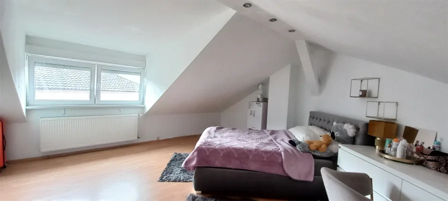 Zimmer 4 - Wohnung kaufen in Pforzheim - 4-Zi. Maisonette Wohnung mit Ausbaupotential