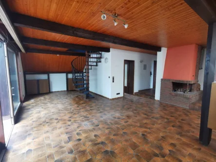 Wohn-Esszimmer - Wohnung kaufen in Unterreichenbach - Große 4,5-Zi.-Maisonette-ETW mit Balkon und Garage