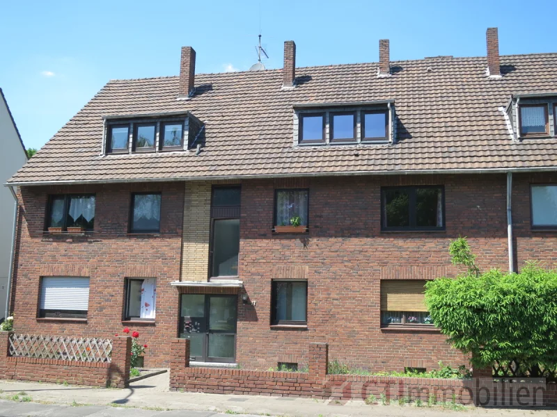 Außenansicht - Wohnung kaufen in Oberhausen - Einsteigerimmobilie im ersten OG