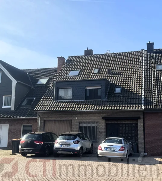 Vorderansicht - Haus kaufen in Dinslaken - Dinslaken-Bruch. Spielstraße und Sackgassenlage