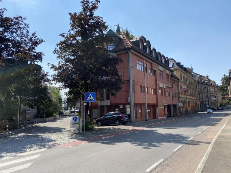 Ansicht Haus - Wohnung kaufen in Göppingen - Großzügige 3-Zimmerwohnung am Oberhofenpark