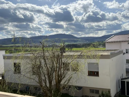 Blick vom Balkon - Wohnung kaufen in Göppingen - Familienfreundliche 4-Zimmer-Wohnung mit herrlichem Ausblick von 2 Balkonen