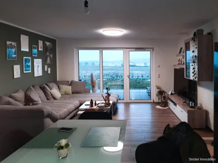 Wohnzimmer - Wohnung mieten in Aurach - Moderne Erdgeschosswohnung in Aurach zu vermieten