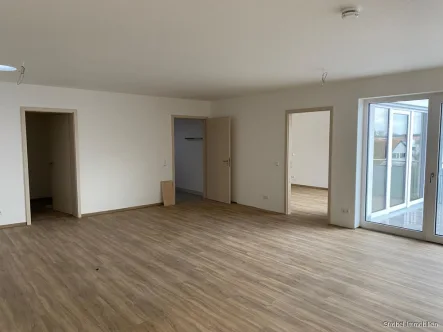 Wohnzimmer - Wohnung mieten in Schopfloch - Exklusive 3-Zimmerwohnung inkl. TG-Stellplatz in Schopfloch zu vermieten