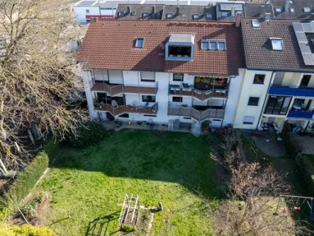 Hausrückseite mit Garten - Wohnung kaufen in Karlsruhe - Individuelle, attraktive 3-Zimmer-Traumwohnung in Grötzingen-Süd - Provisionsfrei
