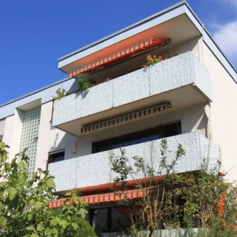 Außenansicht Gebäude - Wohnung kaufen in Neckarsulm - TOP-4-Zimmer-Wohnung mit 2 Balkonen, EBK inkl. Garage in Neckarsulm zu verkaufen