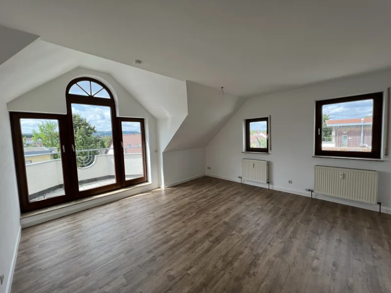 Wohnzimmer - Wohnung kaufen in Öhringen - Gut geschnittene, schicke 2-Zimmer Wohnung mit Balkon, ruhige Lage