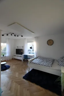 Zimmer - Wohnung mieten in Heilbronn - Tolles Zimmer in  Studenten WG neu renoviert und möbliert!