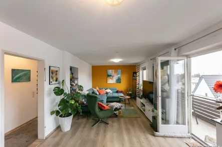 Offener Wohnbereich mit Balkom_OG - Haus kaufen in Oberdischingen - Mehrgenerationenhaus - Unter einem Dach Platz für die ganze Familie!