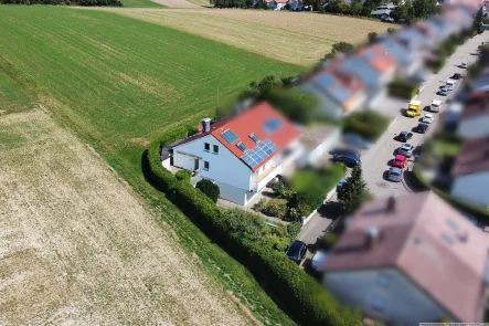 Luftaufnahme - Haus kaufen in Elchingen - - Ihr neues Zuhause für die ganze Familie - DHH in besonderer Ortsrandlage