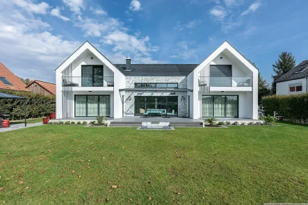 Ansicht Gartenseite - Haus kaufen in Senden - Familienurlaub das ganze Jahr: Neugebaute Villa mit traumhaftem Wellnessbereich