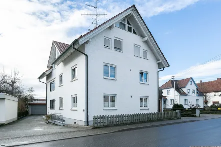 Ansicht - Wohnung kaufen in Öpfingen - Wohnen im Erdgeschoss mit Garten und Terrasse