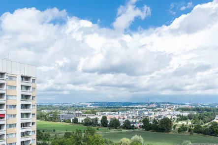 Ausblick nach Ulm - Wohnung kaufen in Neu-Ulm - Jedes Zimmer mit großartiger Aussicht - Garage optional möglich