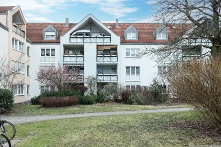 Objektansicht - Wohnung kaufen in Neu-Ulm - Zentrale 2-Zimmer-Dachgeschosswohnung mit Loggia