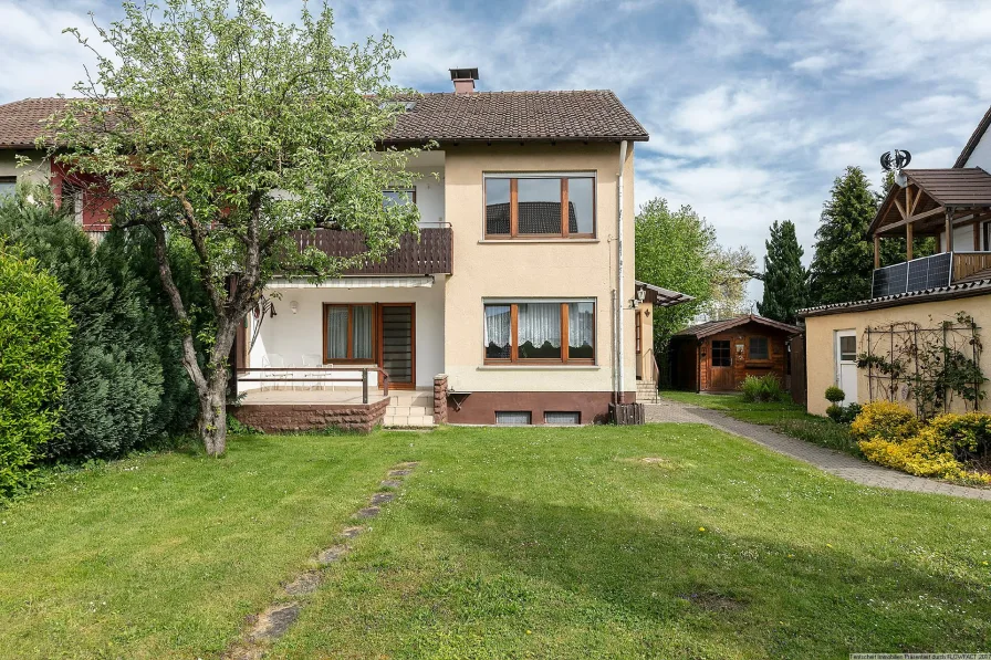 Außenansicht - Haus kaufen in Neu-Ulm - Zweifamilienhaus mit tollem Garten