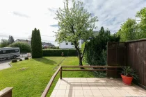 Terrasse EG mit Blick in Garten