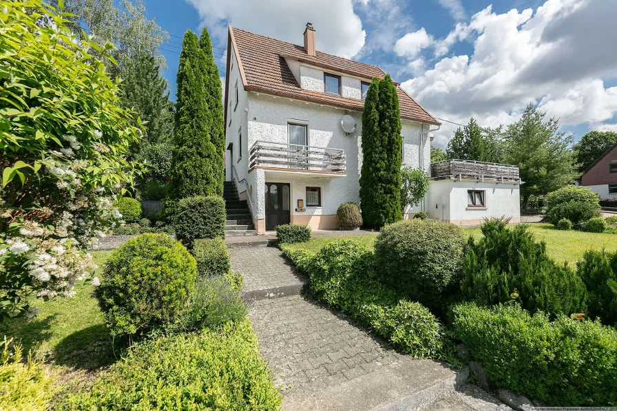 Objektansicht - Haus kaufen in Westerstetten - - Ein Traum von großem Garten - EFH mit Doppelgarage in Westerstetten