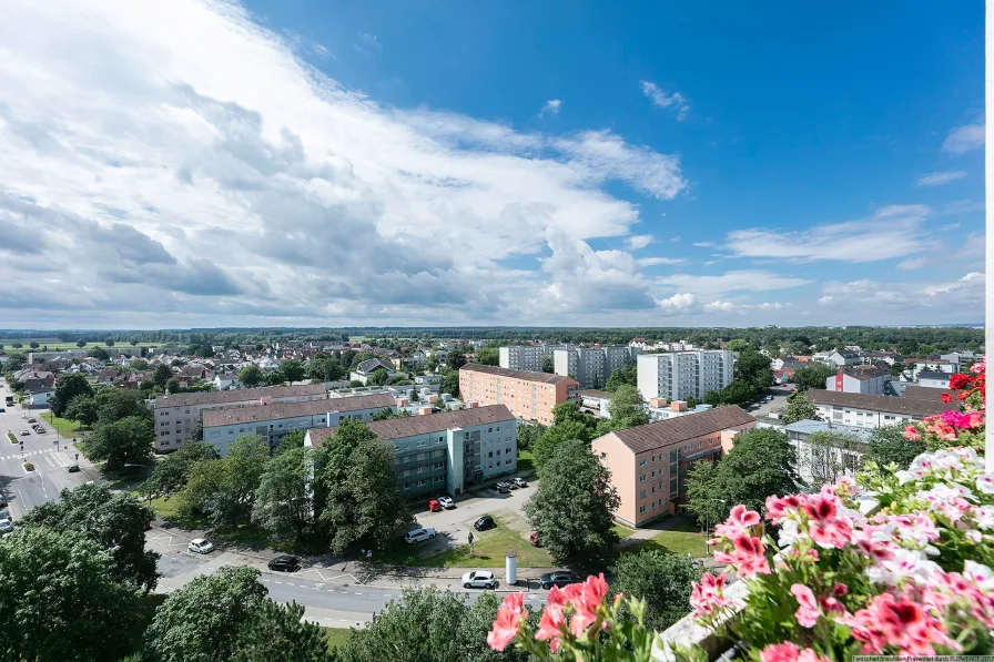 Ausblick ins Alpenvorland - Wohnung kaufen in Neu-Ulm - Solch einen Ausblick hat man selten - und das von jedem Zimmer!