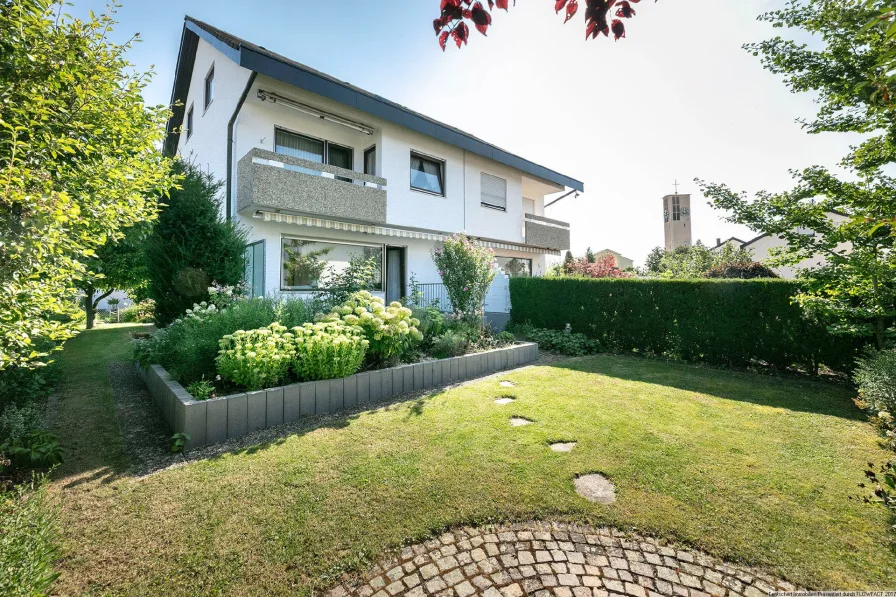 Ansicht - Haus kaufen in Neu-Ulm - Charmante DHH mit schönem Garten