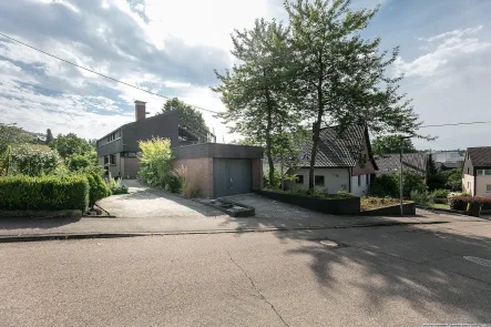 Objektansicht - Haus kaufen in Westerstetten - - Einzigartiges Wohnfeeling - Modernisiertes Zweifamilienhaus in Westerstetten