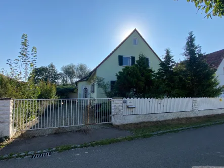 Außenansicht - Haus kaufen in Pöttmes - Wunderbares Baugrundstück mit Altbestand in bevorzugter Lage von Pöttmes