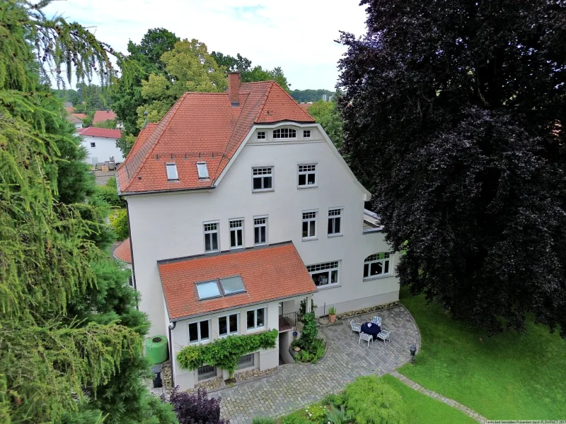 Titelbild - Haus kaufen in Dietenheim - Traumhafte Stadtvilla mit Weitblick - eine seltene Gelegenheit in herrschaftlichem Ambiente