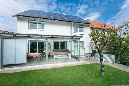 Titelbild - Haus kaufen in Illerkirchberg - Modernes Zuhause mit Wintergarten und Carport - ideal für Familien