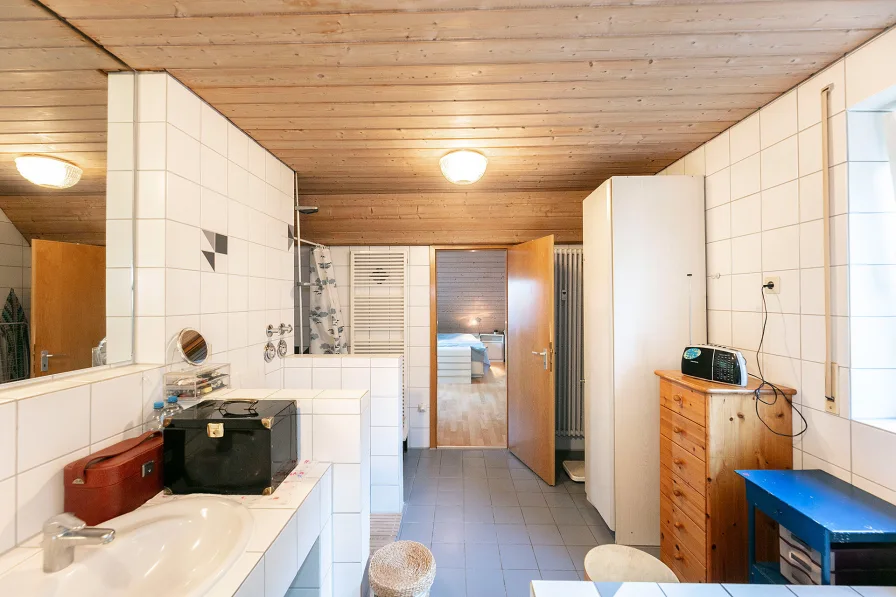 Badezimmer, Blick Schlafzimmer_DG 2