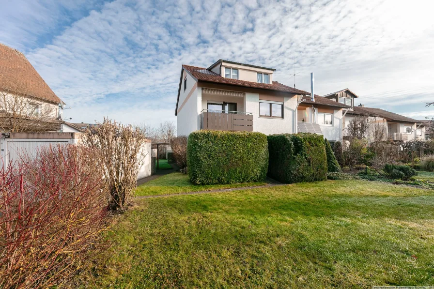 Titelbild - Haus kaufen in Illerkirchberg - Viel Platz für Familien oder mehrere Generationen unter einem Dach - REH mit flexiblem Wohnkonzept