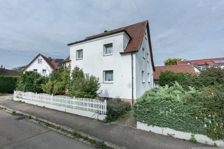 Objektansicht - Haus kaufen in Ulm - - Gestaltungsfreiheit - EFH + Nebengebäude in Wiblingen