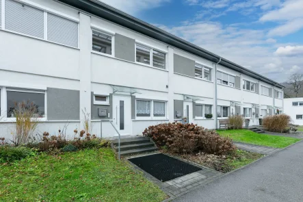 Titelbild - Haus kaufen in Blaustein-Herrlingen - Modernes Reihenmittelhaus mit Garagen- und Außenstellplatz