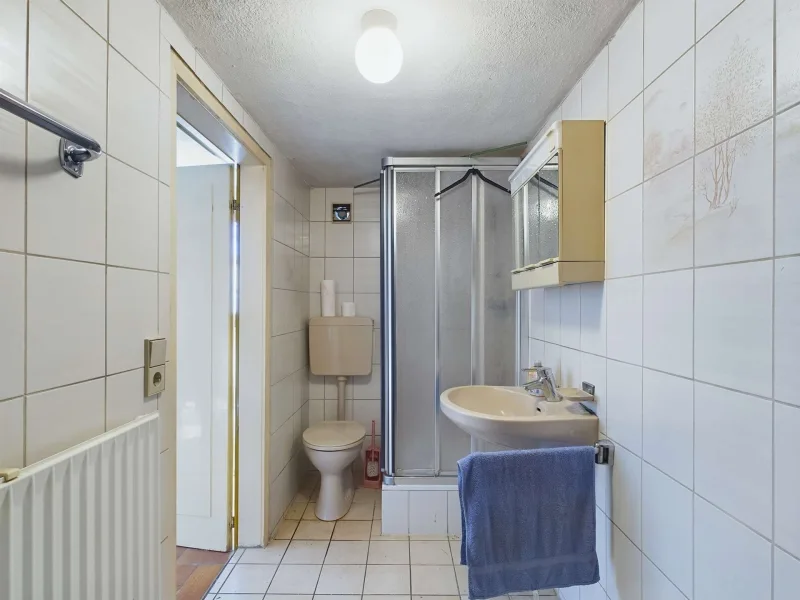 UG: Badezimmer