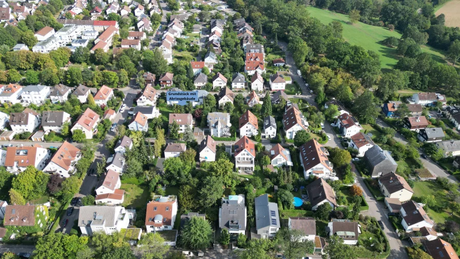 Lage / Grundstück mit Abrissgebäude von oben