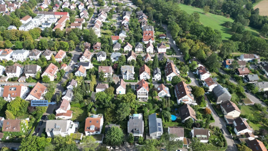 Lage/ Grundstück mit Abrissgebäude (von oben)