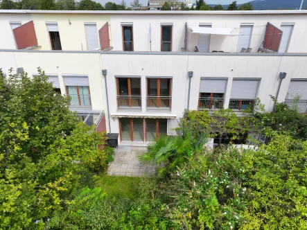Hausansicht - Haus kaufen in Heidelberg / Wieblingen - Reihenmittelhaus in Passivbauweise mit EBK, Garten und Dachterrasse in HD-Wieblingen zu verkaufen