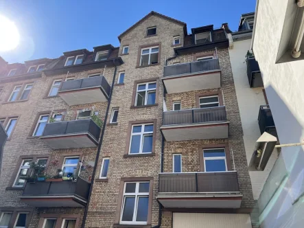 Hausansicht Rückseite - Wohnung kaufen in Heidelberg - Zentral gelegene 2-Zimmer-Wohnung mit Balkon und Küche in HD-Bergheim zu verkaufen!